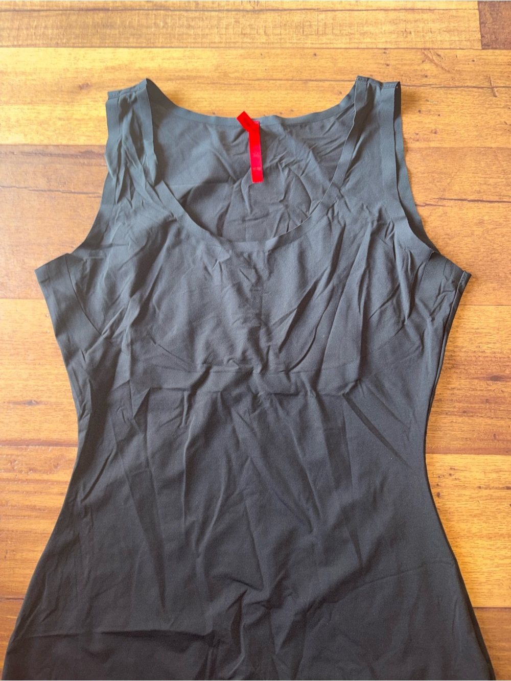 Red Hot by SPANX Black Seamless Reversible Shaping Tank Top (Medium)